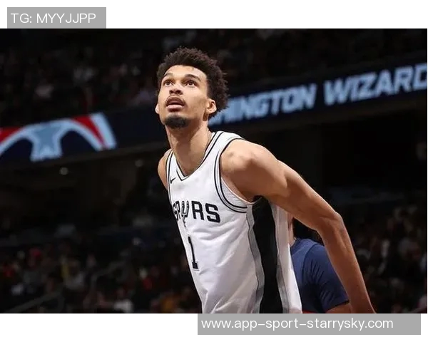 米奇约翰逊谈文班出战情况球队将谨慎处理不冒险