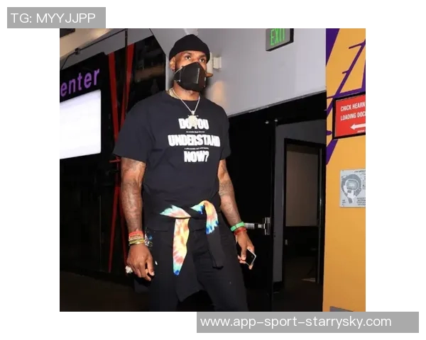 湖人队官方社交媒体分享SnoopDogg造访训练馆精彩瞬间支持主队氛围浓厚 湖人队官方社交媒体分享SnoopDogg造访训练馆精彩瞬间支持主队氛围浓厚